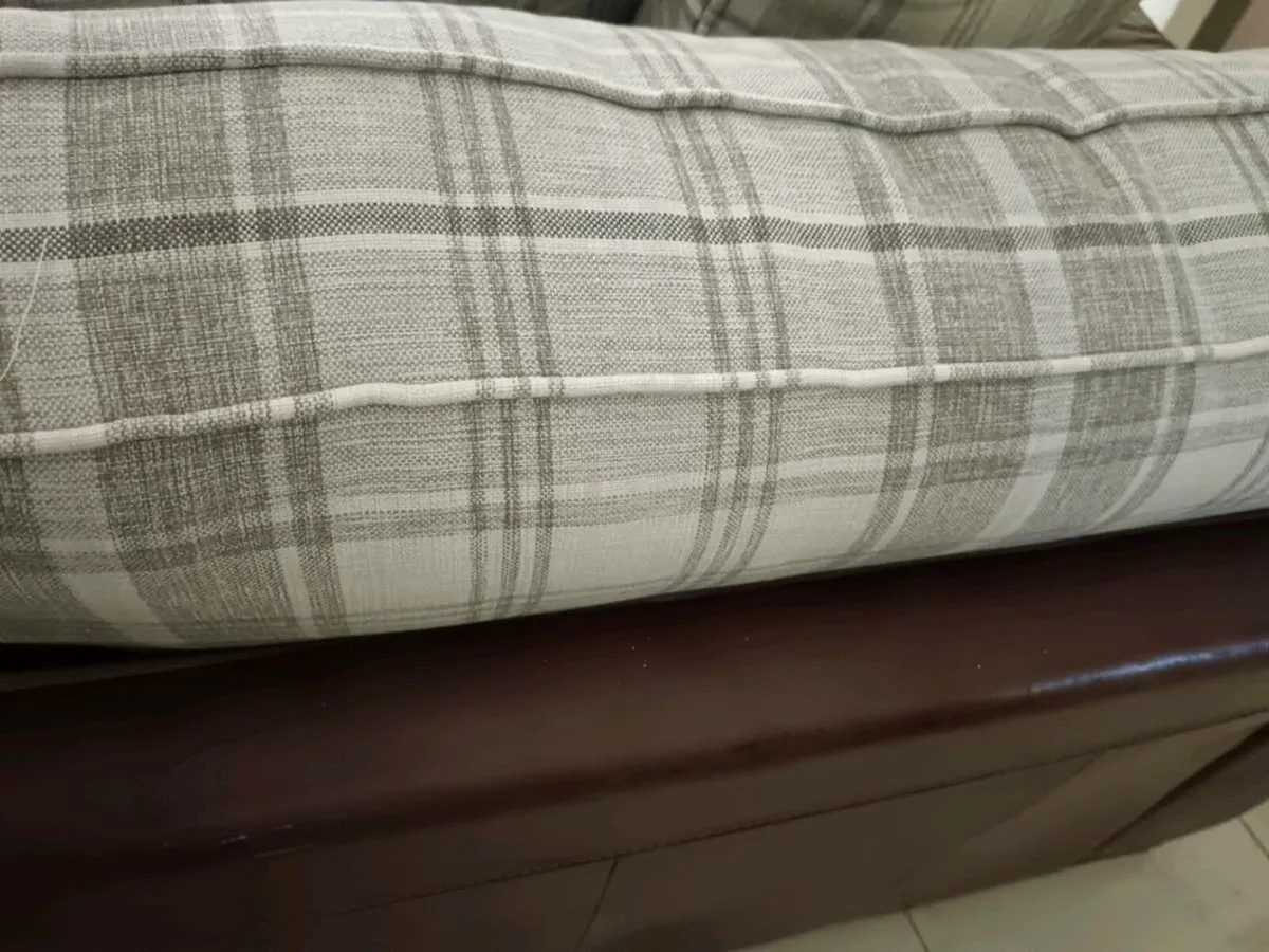 Beautiful sofa - Image 1