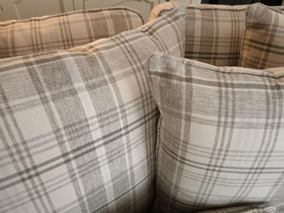 Beautiful sofa - Image 3