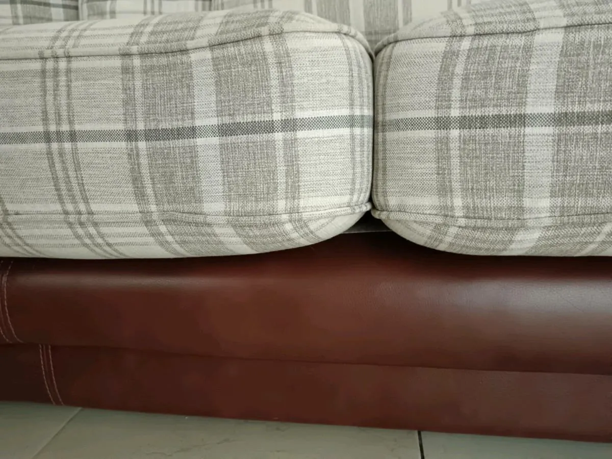 Beautiful sofa - Image 4