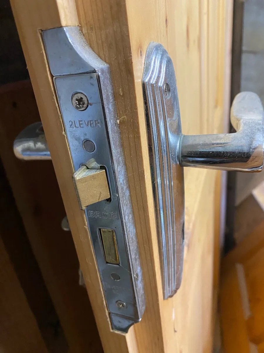 2 Solid Pine Doors with hinges and handles - Image 3