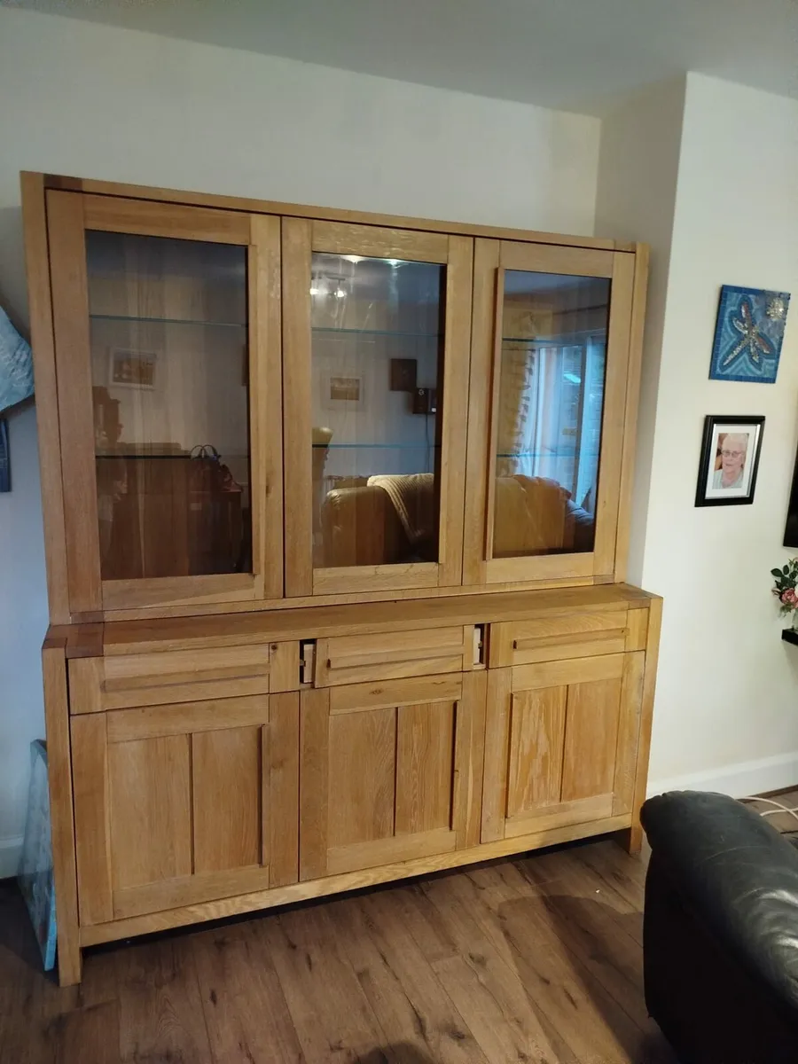 Cabinet - Image 1