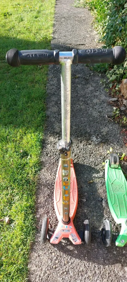 2 Micro Scooters - Image 2