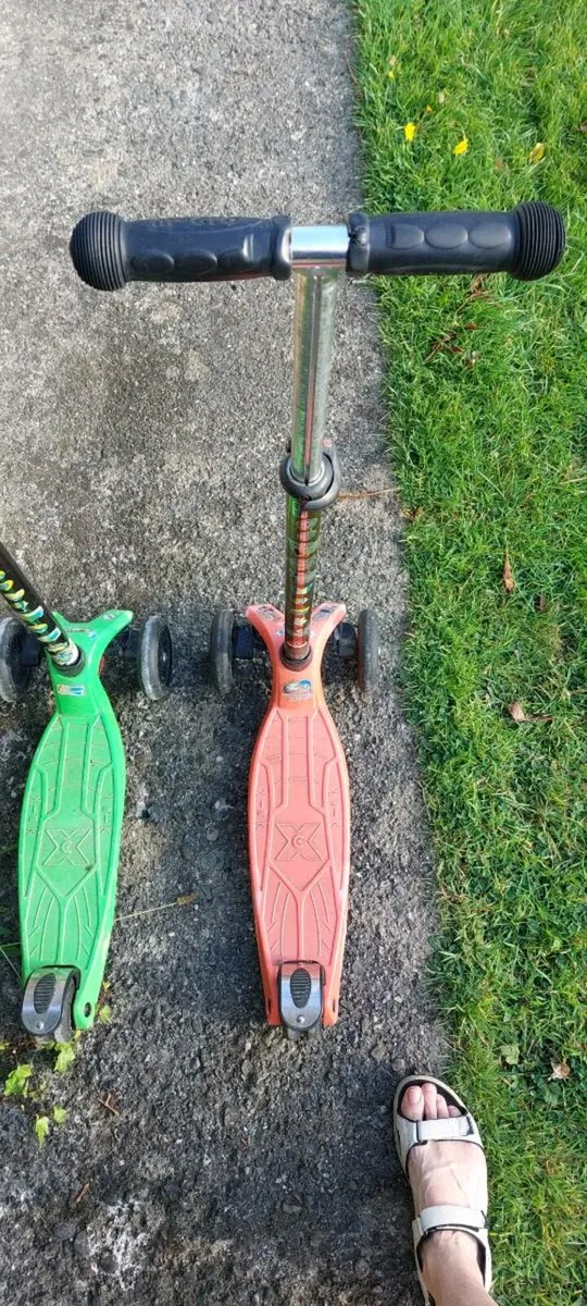 2 Micro Scooters - Image 4