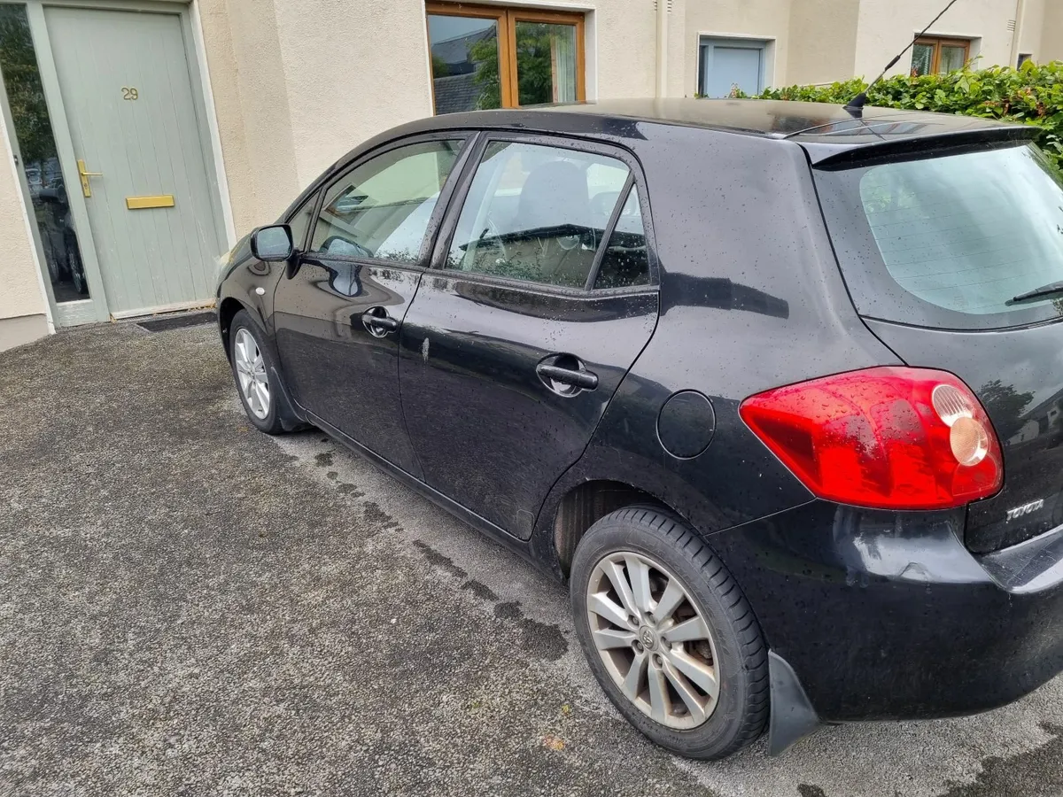 Toyota Auris 2008 - Image 2