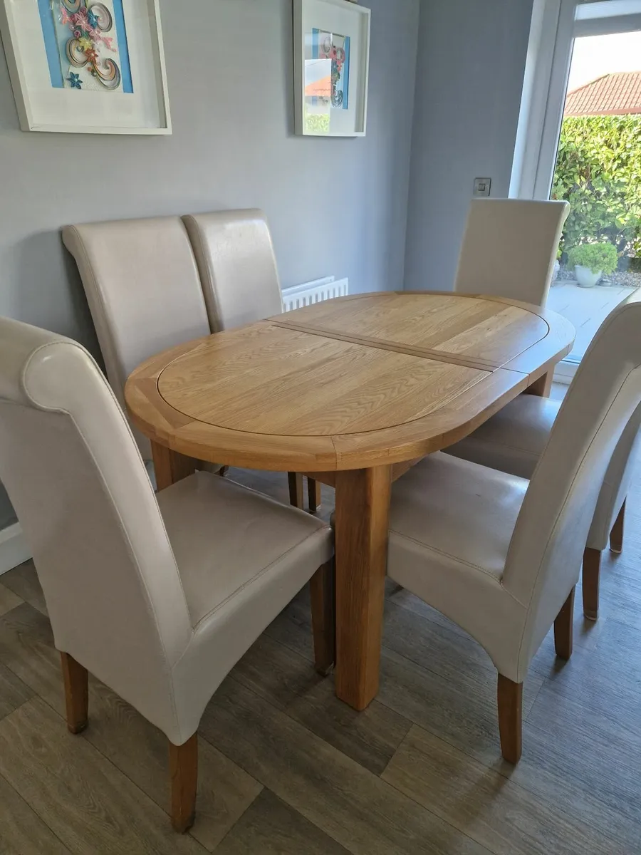 Dining table and 6 chairs - Image 3