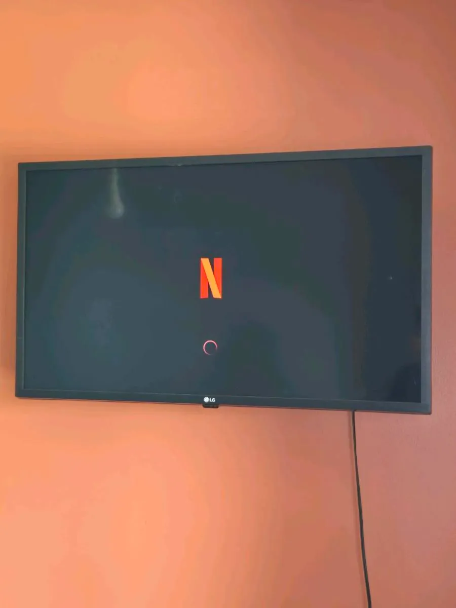 32"inch Smart LG TV with wall mount - Image 1