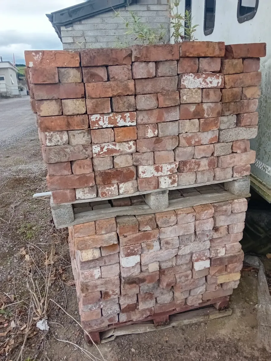 Old red bricks - Image 2