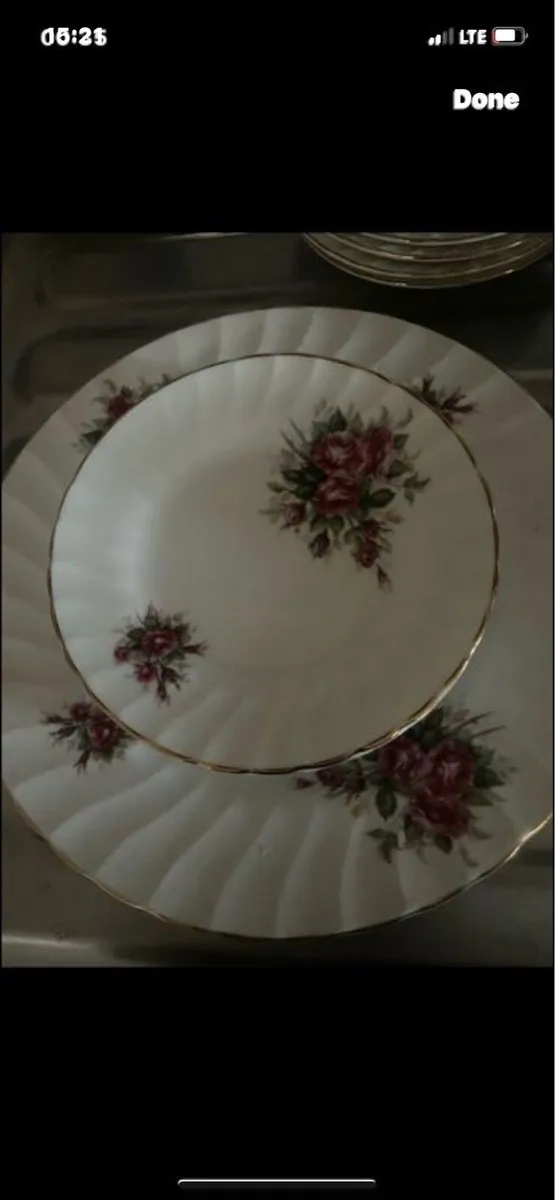 Royal Sunderland fine china - Image 1