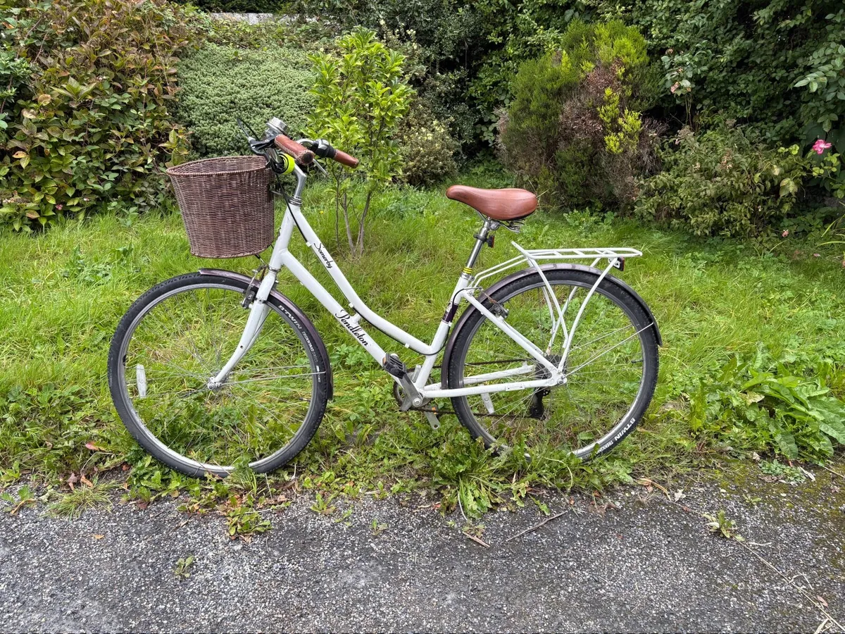 Ladies bicycle - Image 1