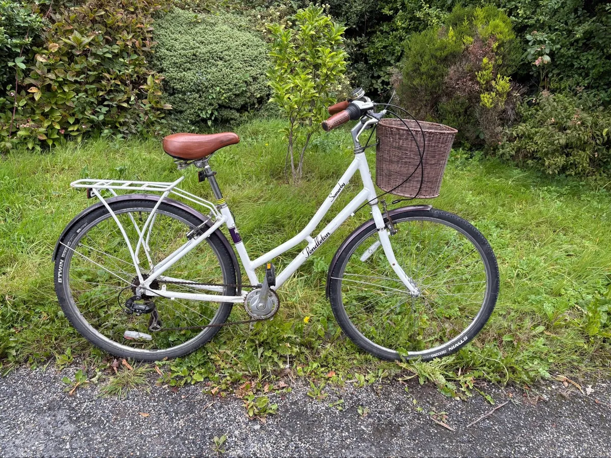 Ladies bicycle - Image 2