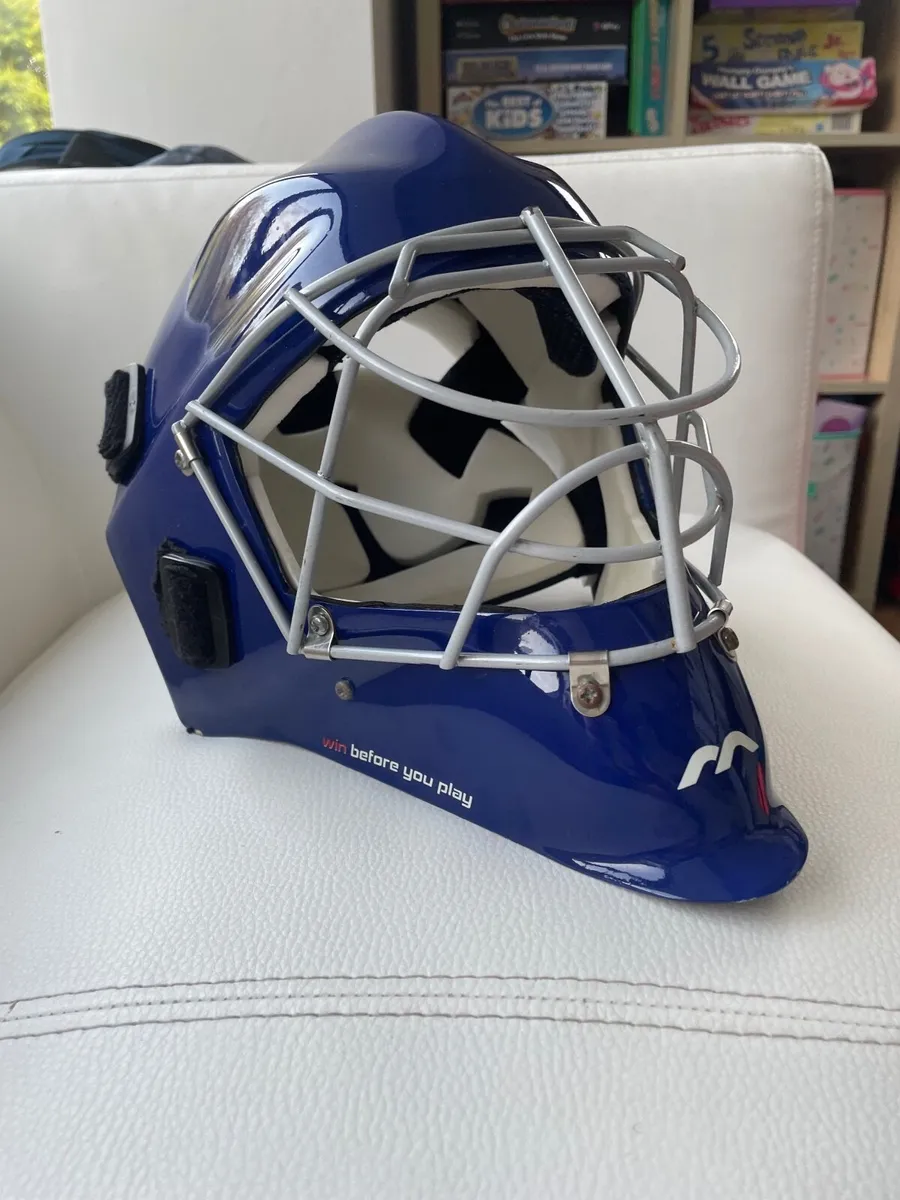 Field hockey goalkeeper helmet - Image 1