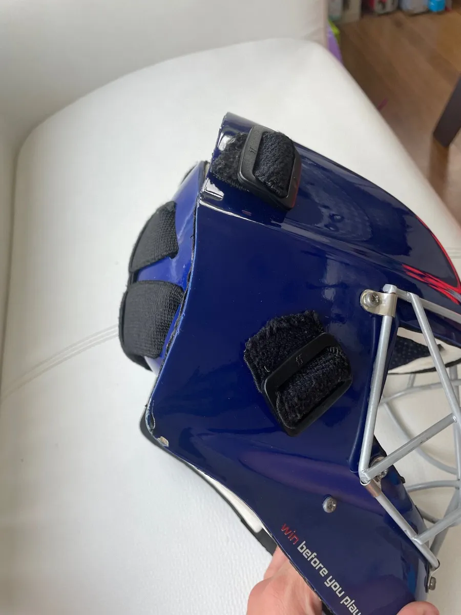 Field hockey goalkeeper helmet - Image 2