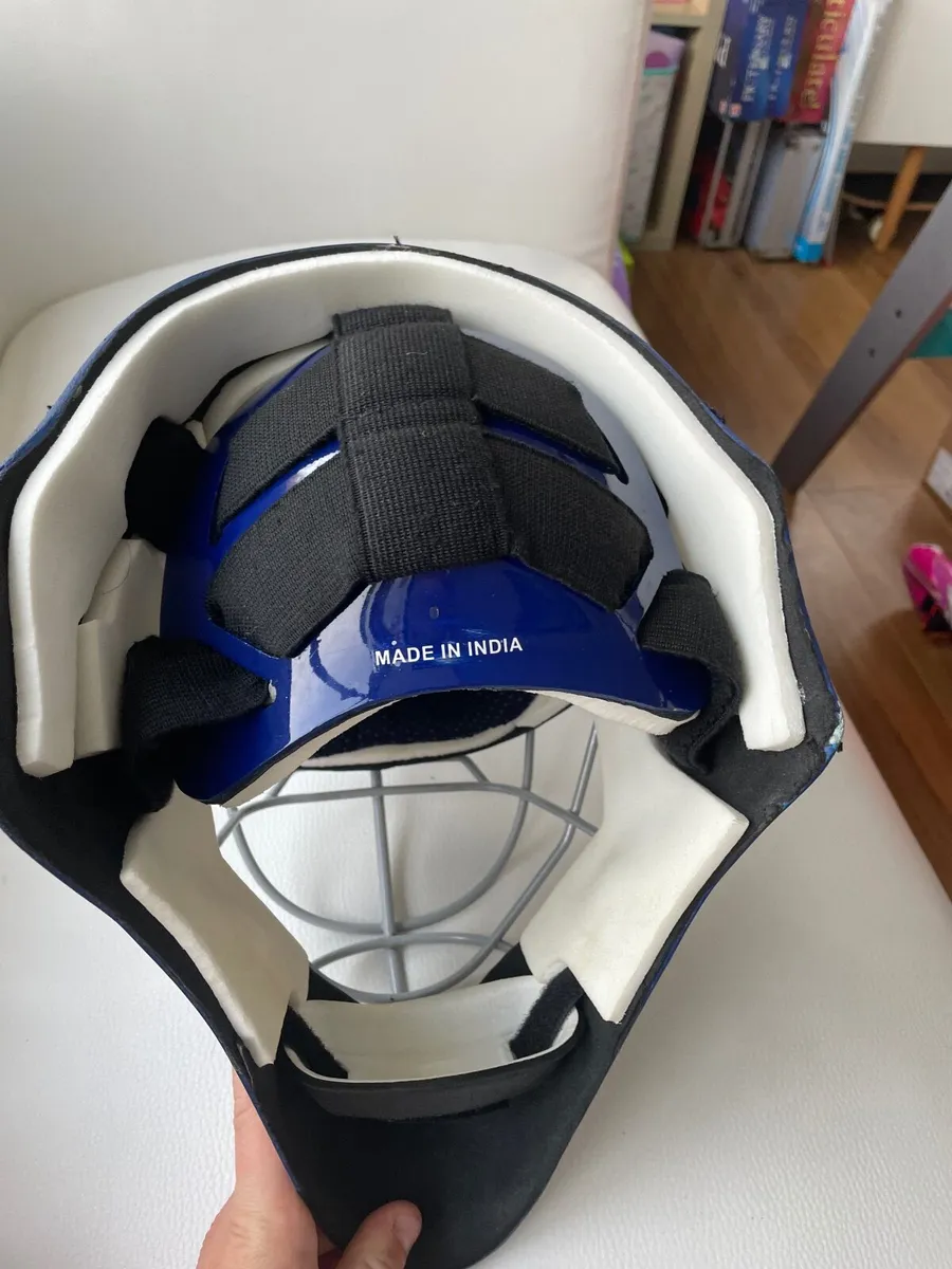 Field hockey goalkeeper helmet - Image 3