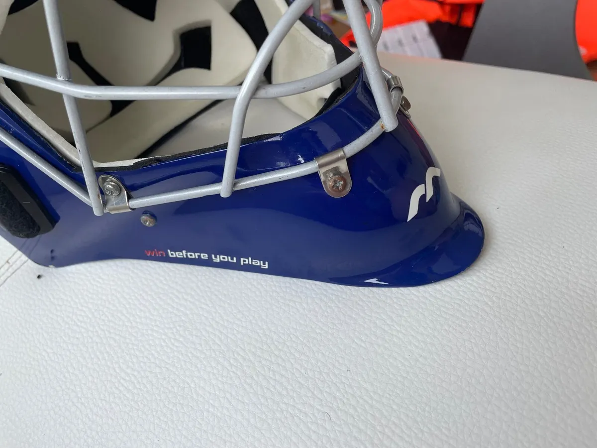 Field hockey goalkeeper helmet - Image 4