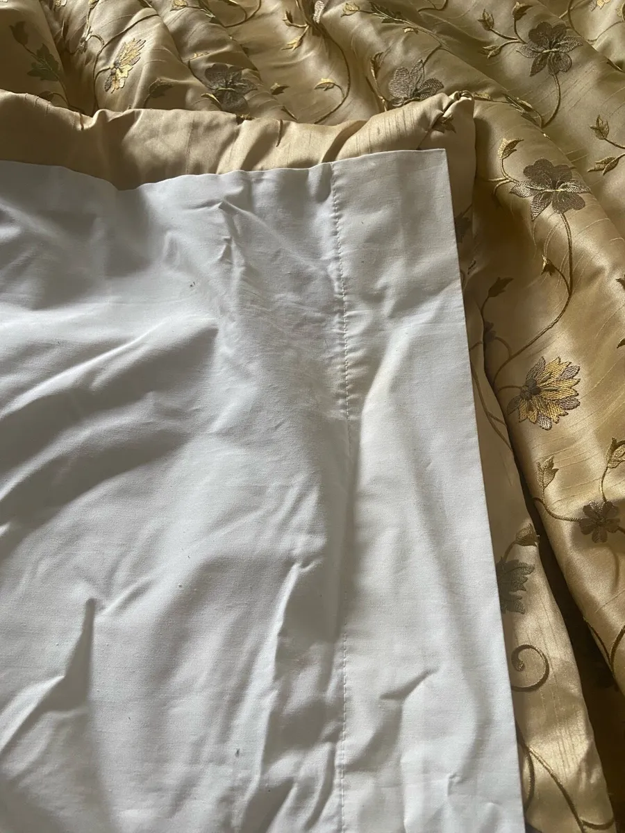 Curtains - Image 4