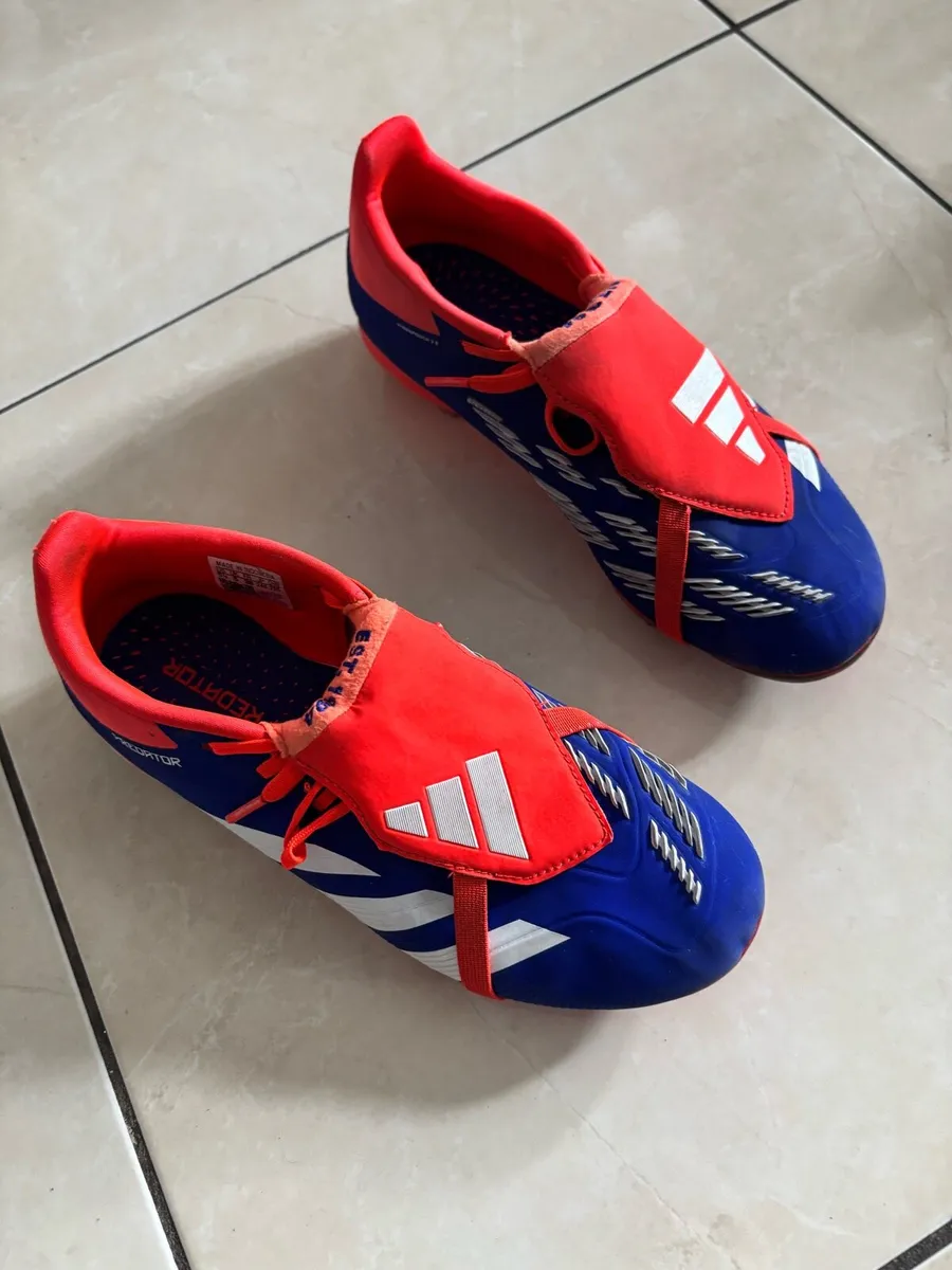 Football boots - Image 1
