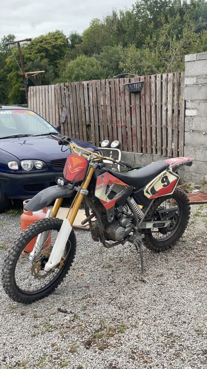 Dirt bike 250cc - Image 1