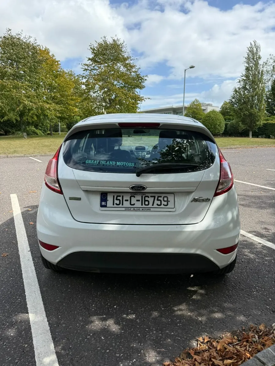 Ford Fiesta 2015 - Image 2