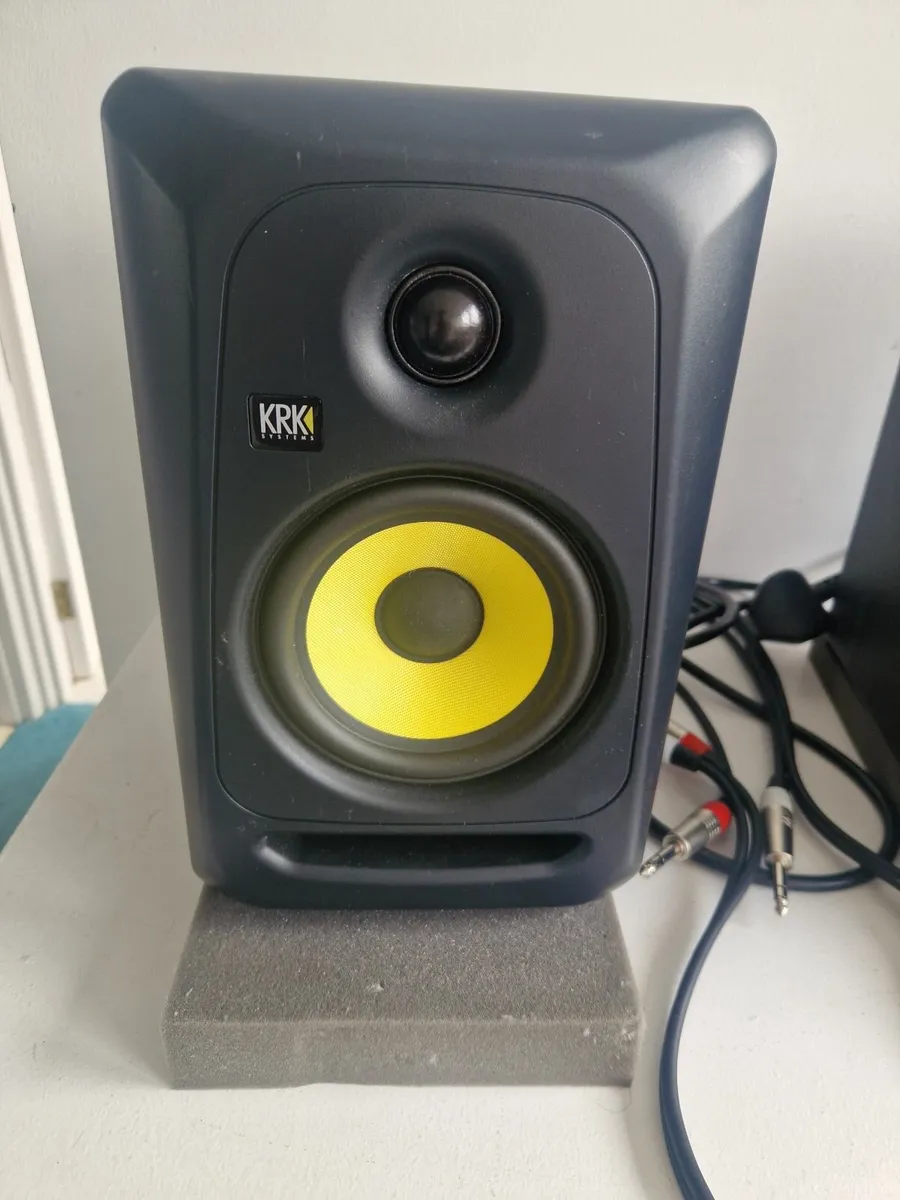 KMK Classic 5 studio monitor set with foam padding - Image 3
