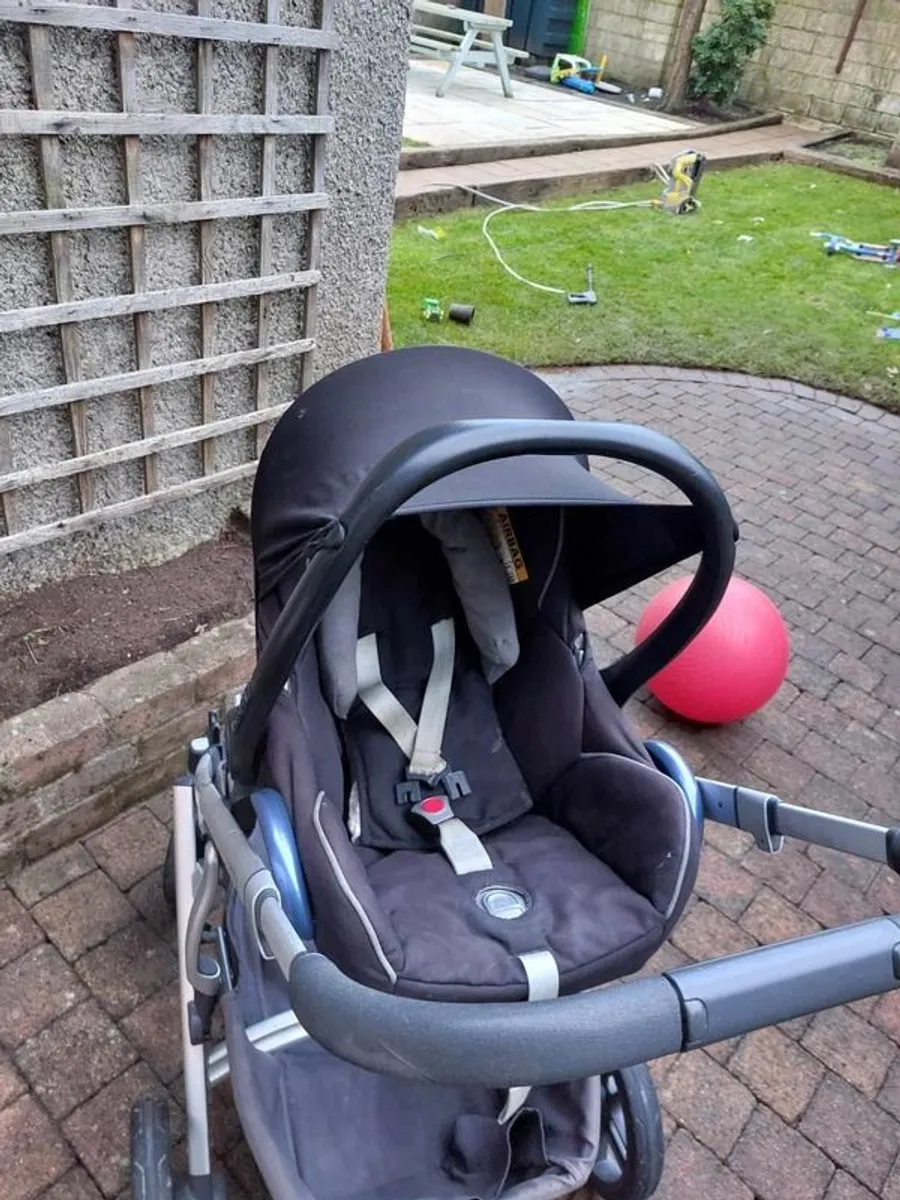 Uppababy Vista Travel System with extra rumble seat - Image 4