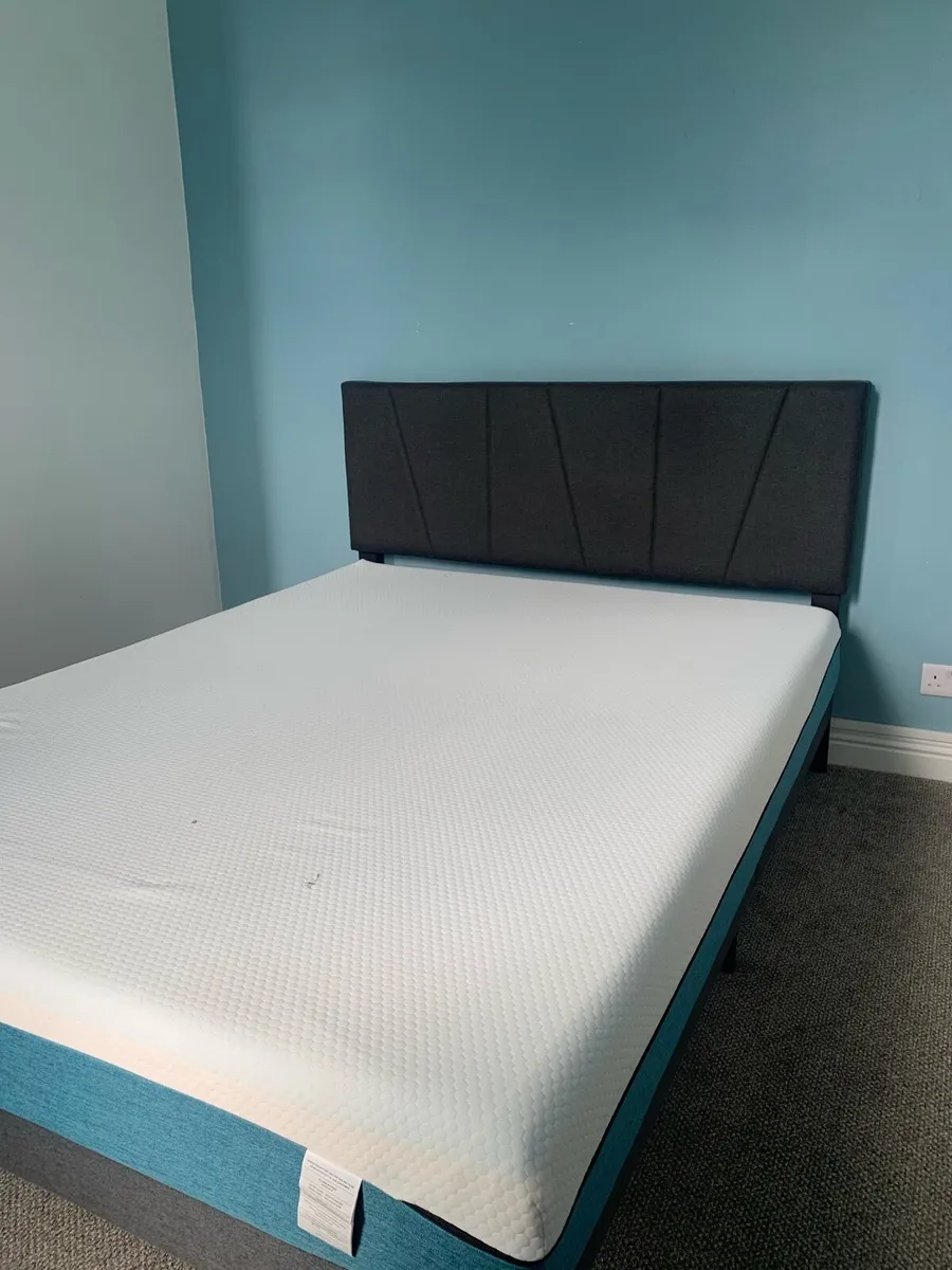 Free king size bed - Image 2
