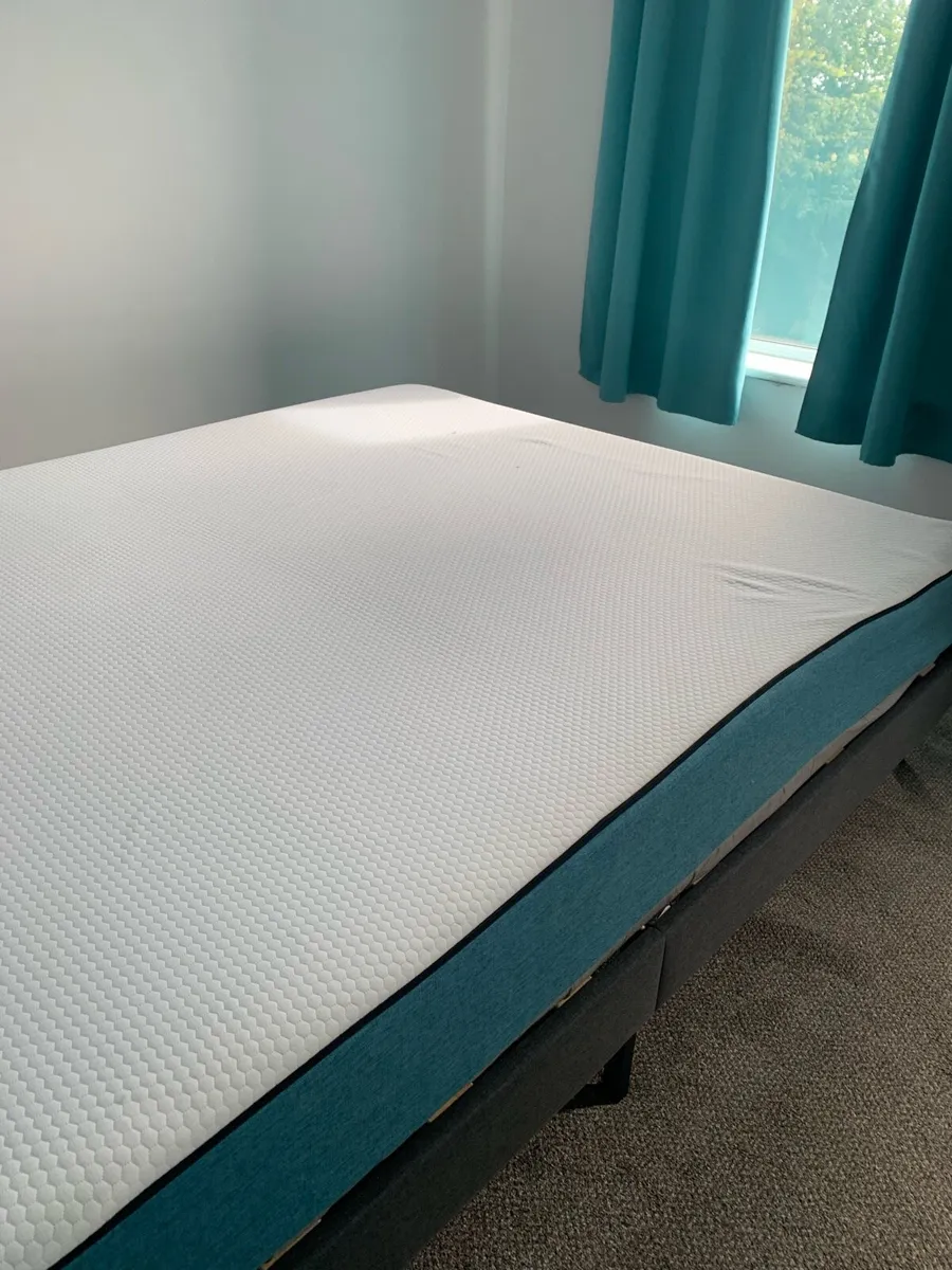 Free king size bed - Image 4