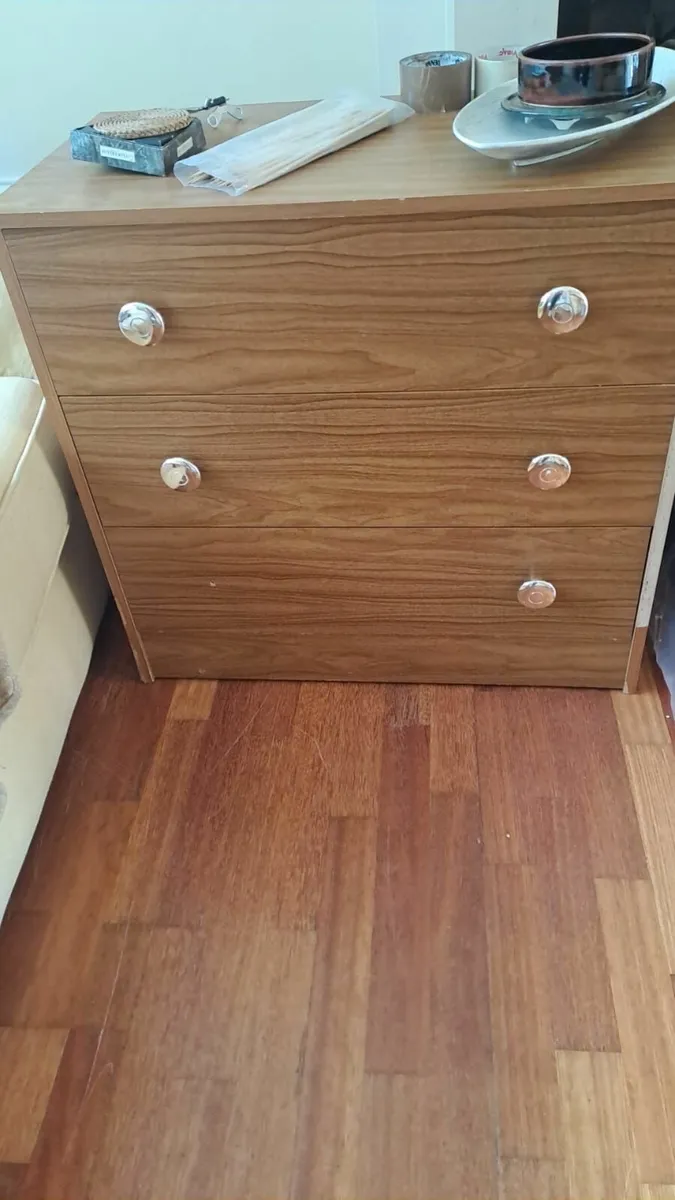 Chest of drawers