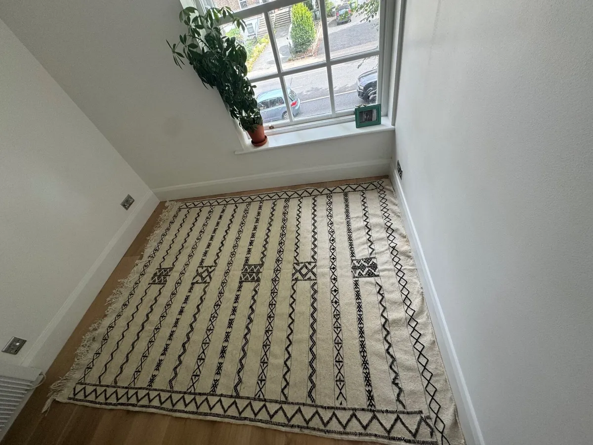 Handwoven Amazigh Moroccan Wool Rug – 180 x 230 cm - Image 1