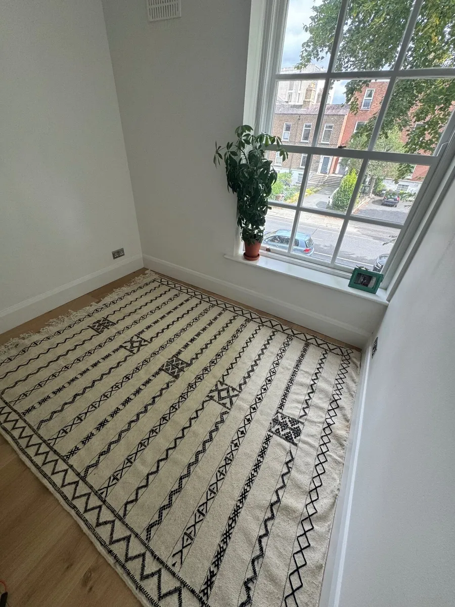 Handwoven Amazigh Moroccan Wool Rug – 180 x 230 cm - Image 3