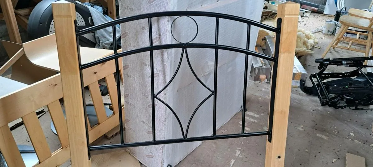 Single 3ft metal and timber bed - Image 1