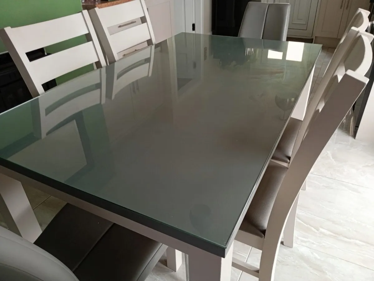 Kitchen/Dining Table & 6 Chairs - Image 1