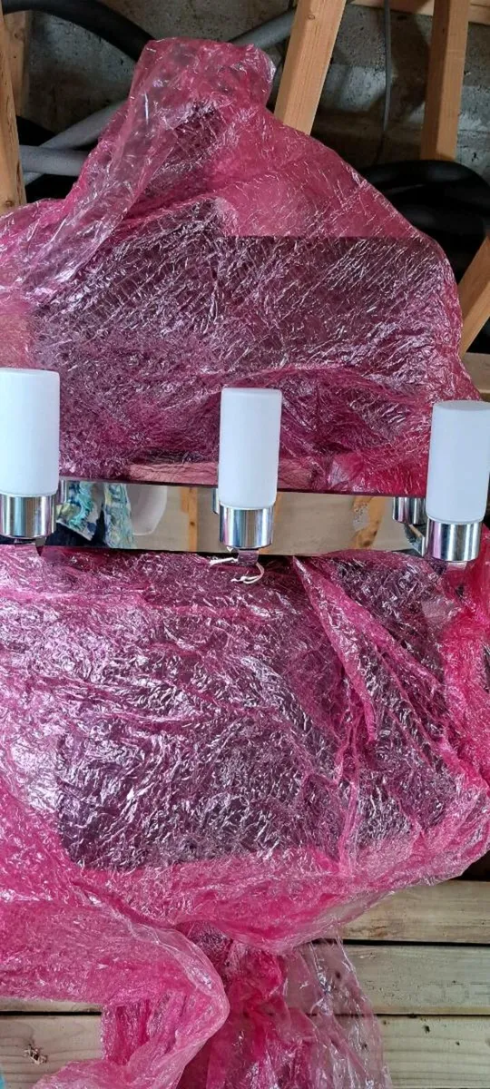 Bathroom light - Image 1