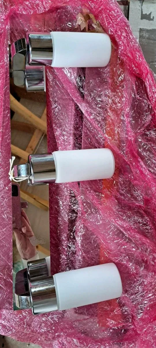 Bathroom light - Image 2