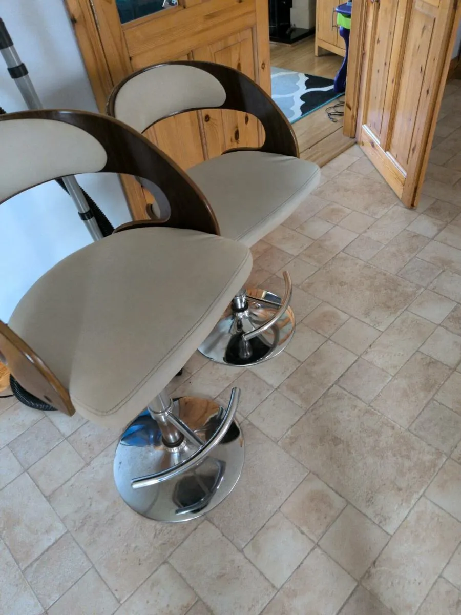 Bar stools - Image 1