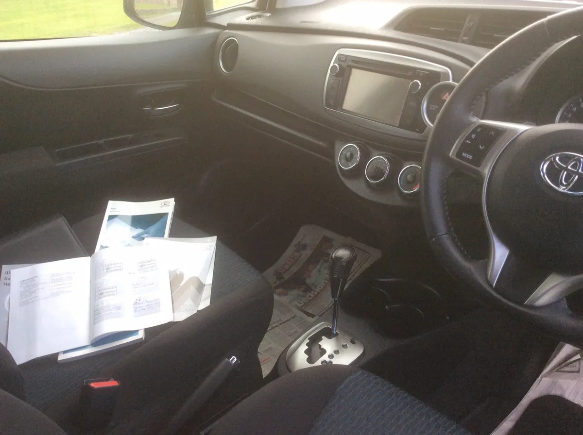 2012 Toyota Yaris automatic - Image 4