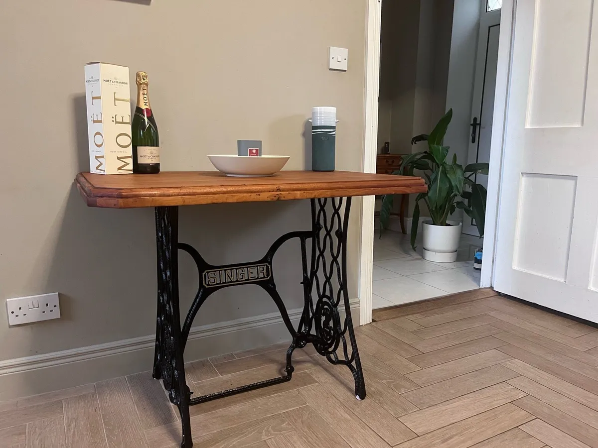 Unique singer table - Image 4