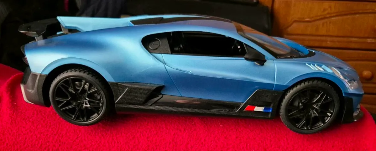 Radio Controlled Bugatti Divo Large Scale 1:12 - Image 2