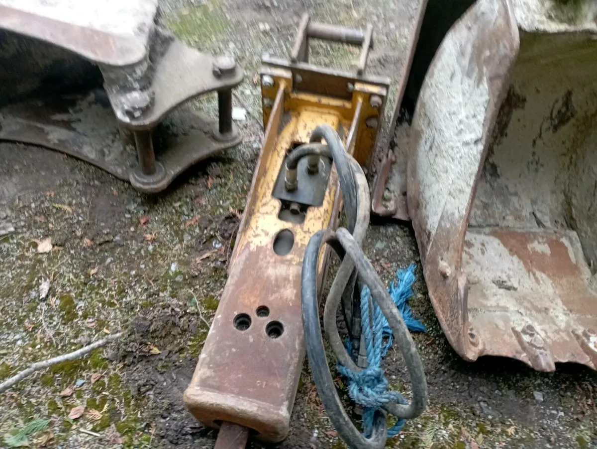 Rock breaker - Image 1