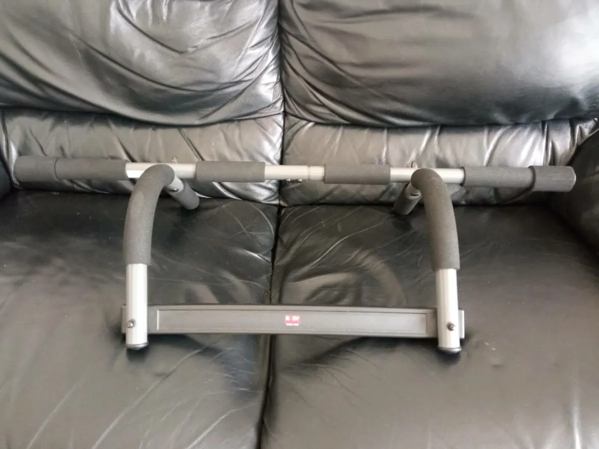 Door Pull up bar