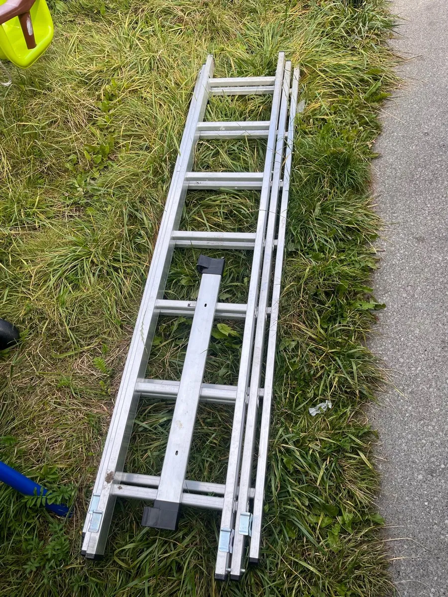 3 tier Extendable ladder - Image 1