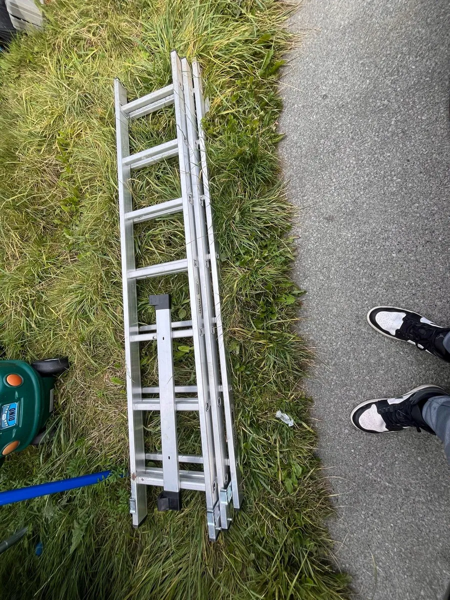 3 tier Extendable ladder - Image 2