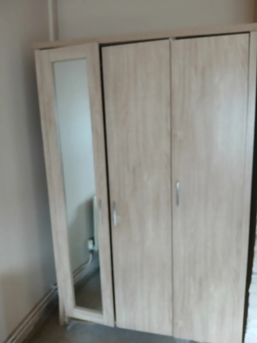 Wardrobes for free to take away - Image 1