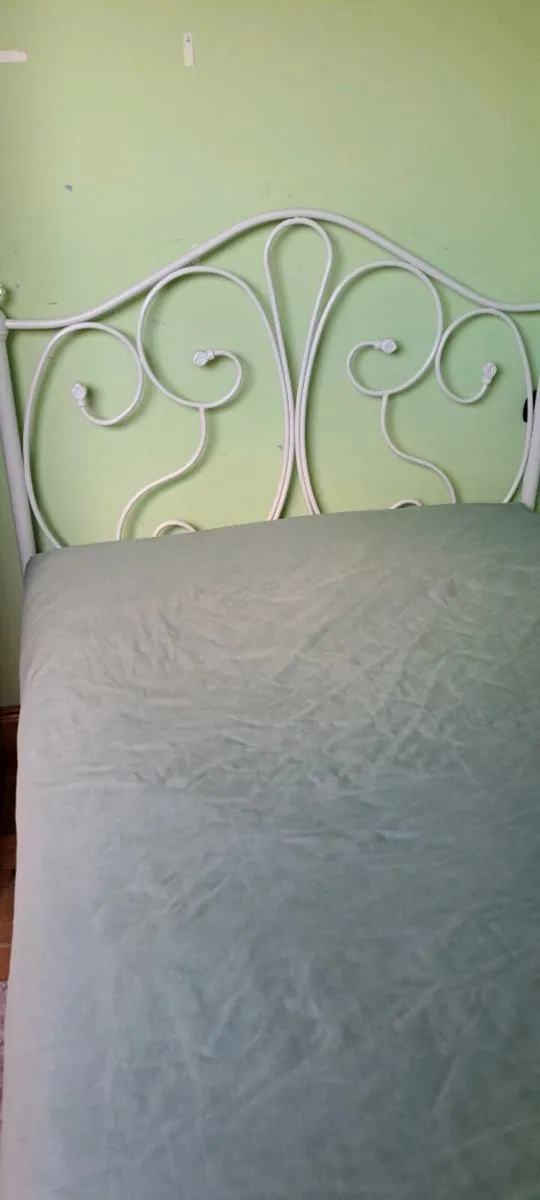 4ft small double metal bed - Image 1