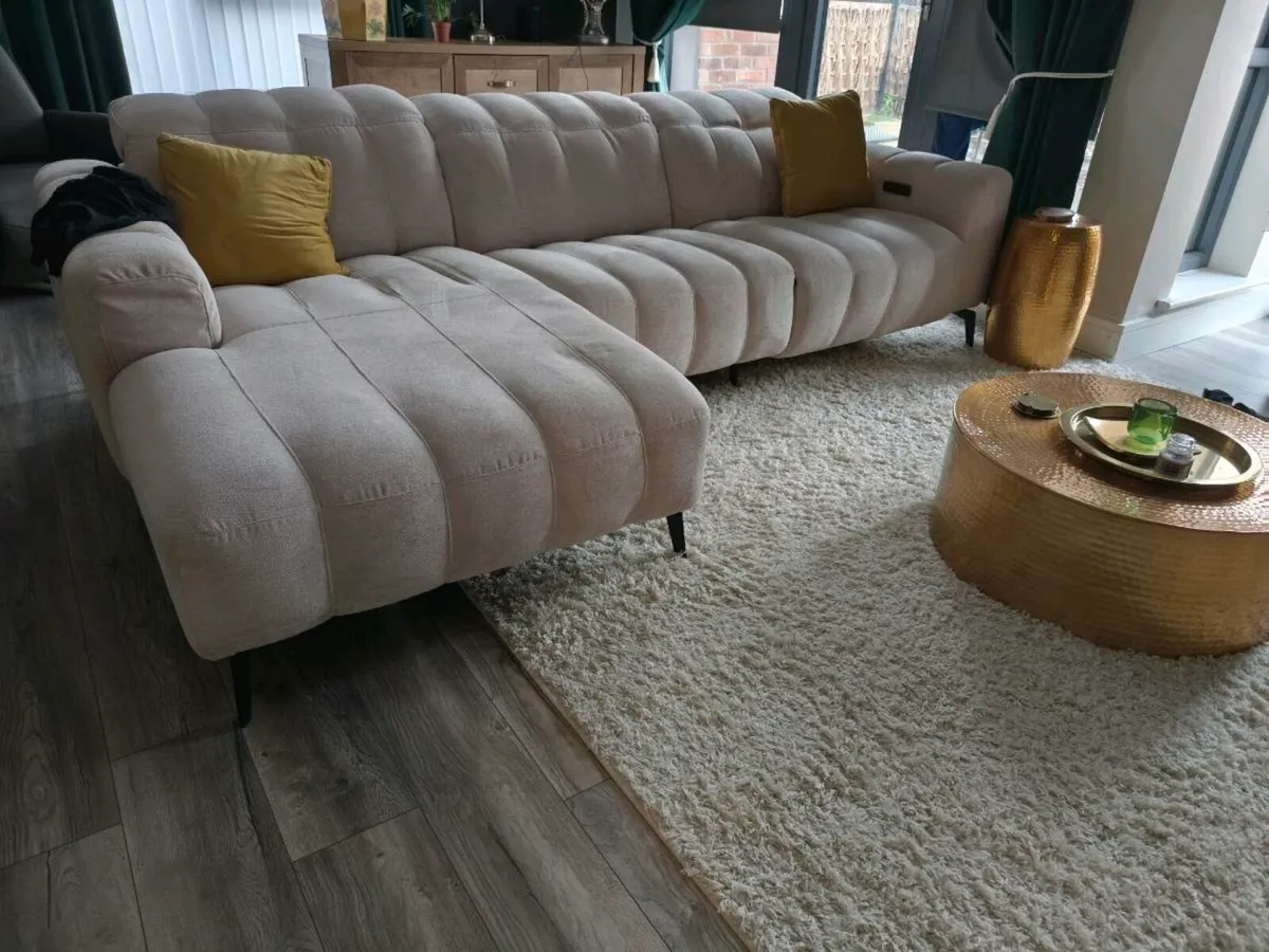 Natuzzi recliner with chaise - Image 3