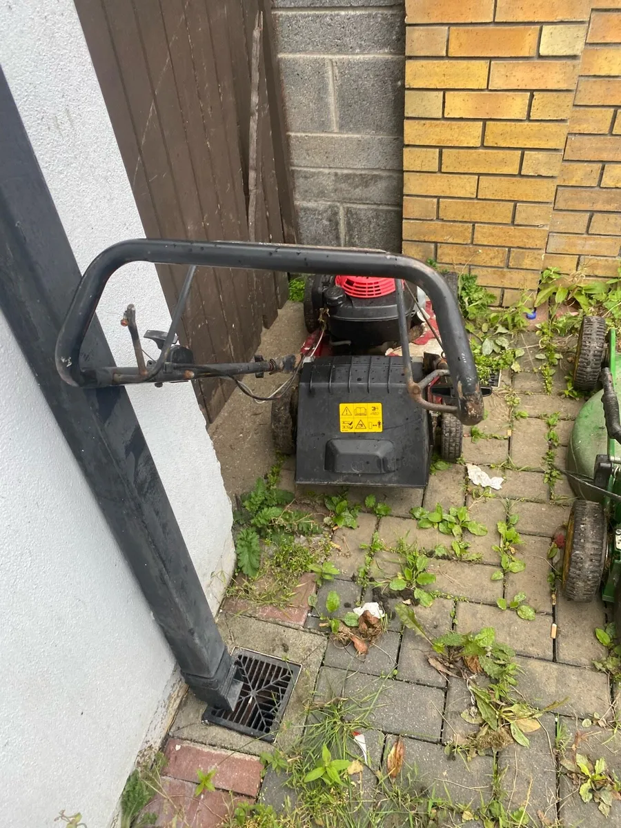 Brigs and Stratton lawnmower - Image 2