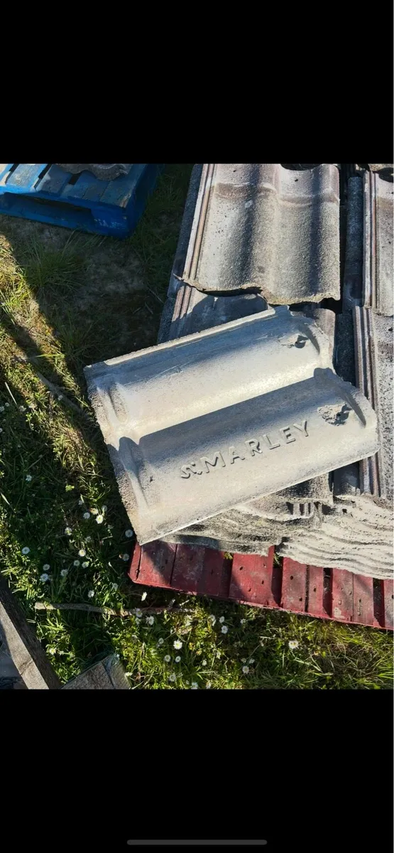 Roof tiles. - Image 3