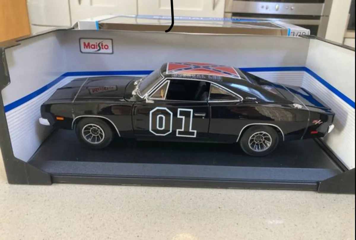 Dodge Charger General Lee 1/18 Maisto Rare Black e - Image 1