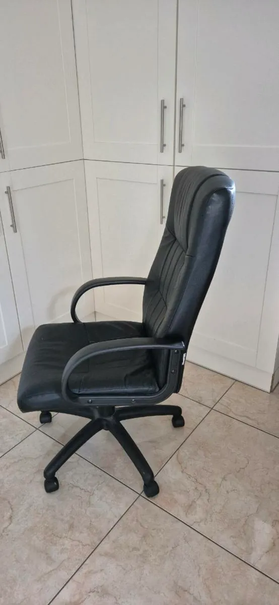Office Chair - Image 1