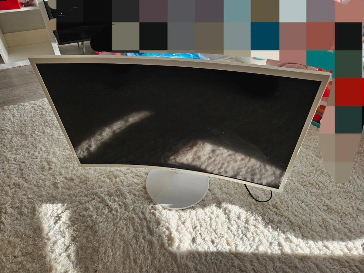 Samsung 32" Curved Monitor C32F391FW - Image 1