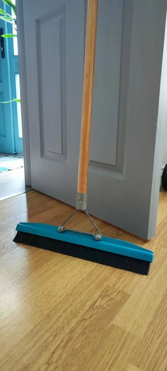 Grandi Carpet Brush - Image 2